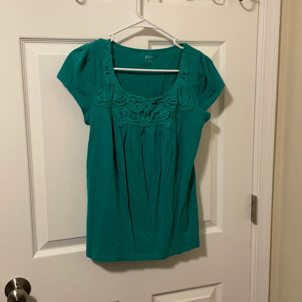 GUC women’s medium short sleeved top.